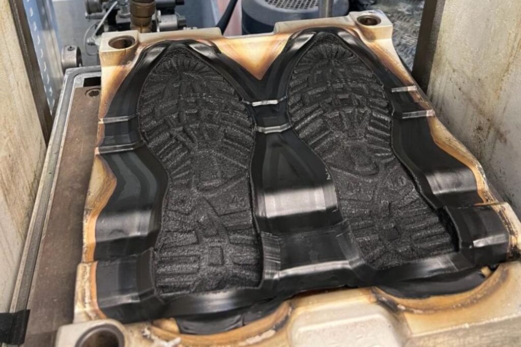 hot-moulding-machine-rubber-moulded-soles
