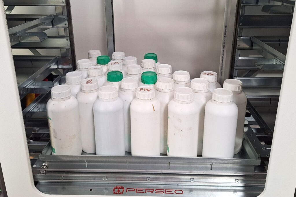 tray-edge-dye-bottles